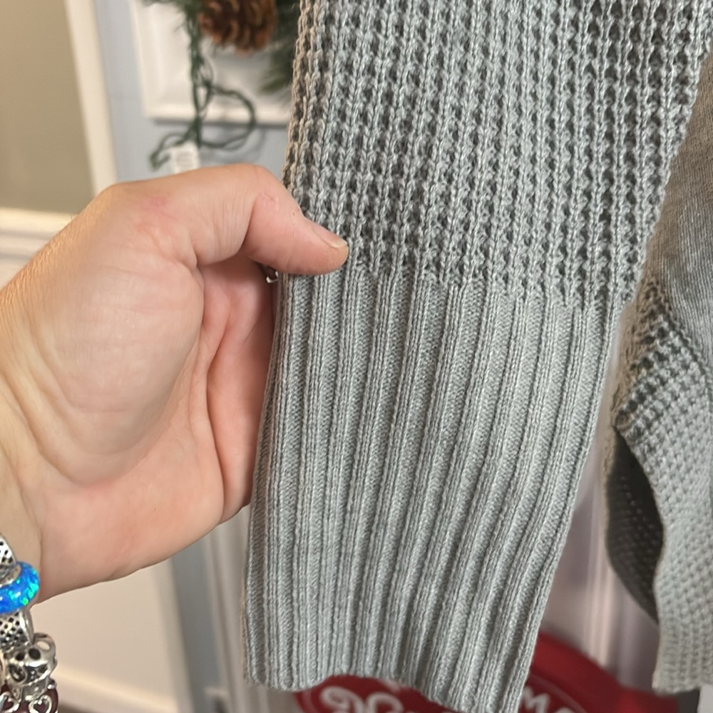 Sweater - Picture 6 of 7